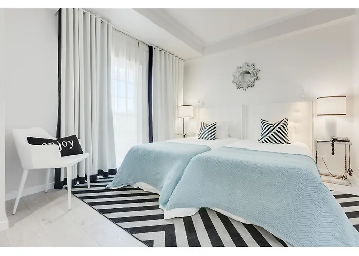 Отель Cristal Marinha Маринья-Гранде